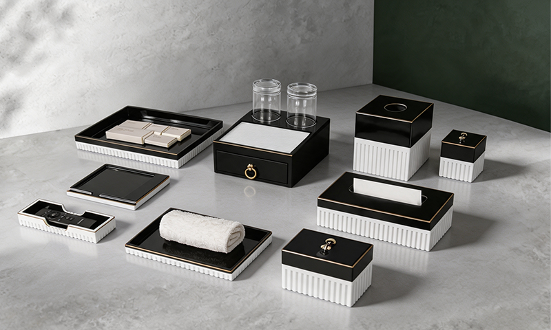 YTX2501 YTX-2516 white and plum hotel amenity set with gold-tone edges - tray and lotion bottle