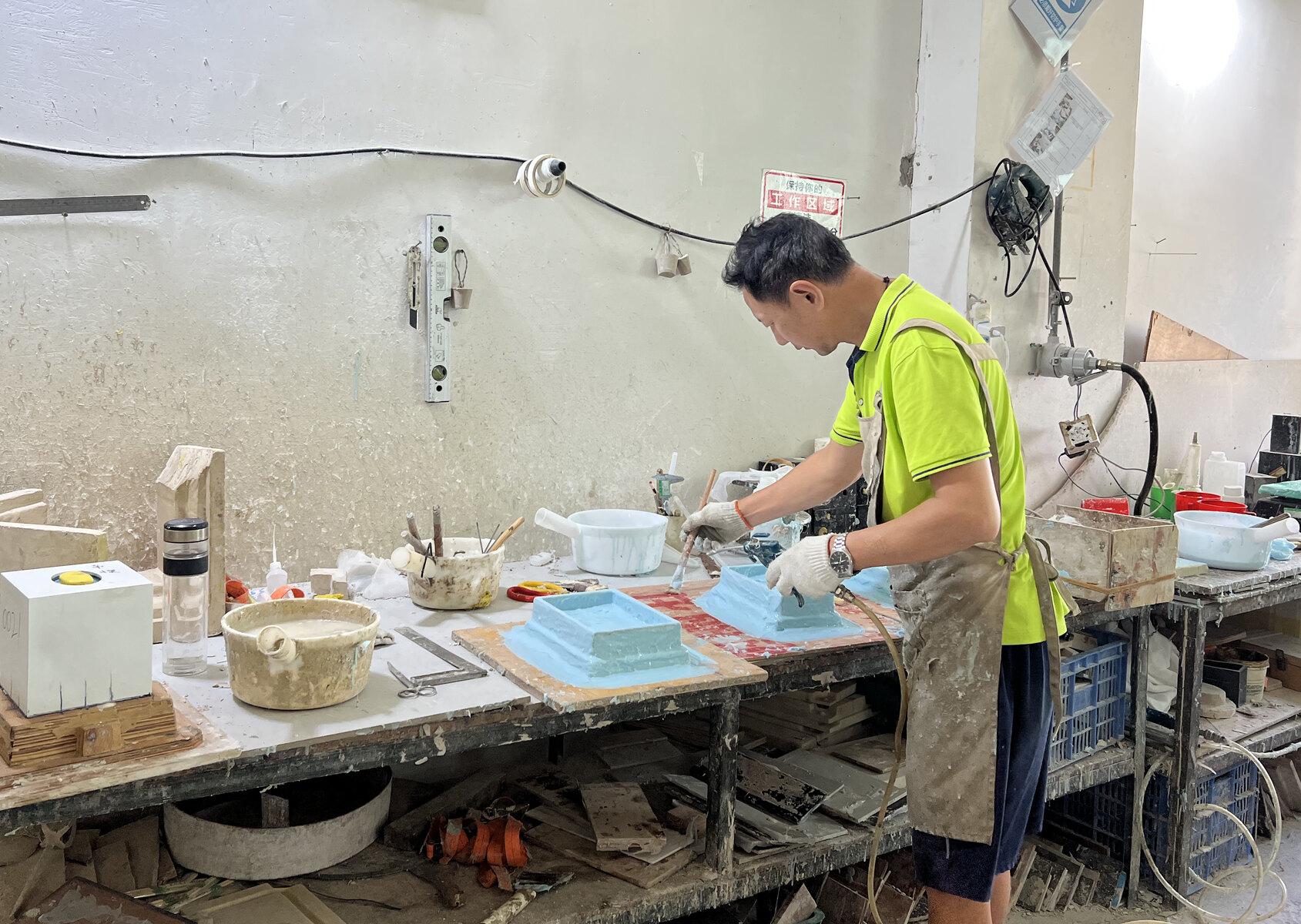 Resin molding and forming at the JY Craft factory
